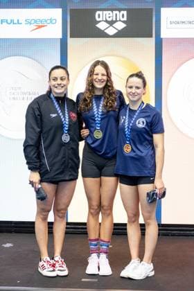 400m Lagen Frauen A-Finale v. l. n. r. Kim Emely Herkle (SV Cannstatt), Noelle Benkler (SV Nikar Heidelberg), Sophie Lenze (SV Nikar Heidelberg) GER, 135. Deutsche Meisterschaften Schwimmen, Schwimmen, 25.04.2024 GER, 135. Deutsche Meisterschaften Schwimmen, Schwimmen, 25.04.2024 Berlin *** 400m medley women A final f l n r Kim Emely Herkle SV Cannstatt , Noelle Benkler SV Nikar Heidelberg , Sophie Lenze SV Nikar Heidelberg GER, 135 German Swimming Championships, Swimming, 25 04 2024 GER, 135 German Swimming Championships, Swimming, 25 04 2024 Berlin Copyright: xEibner-Pressefoto JadrankoxMarjax EP_JMC