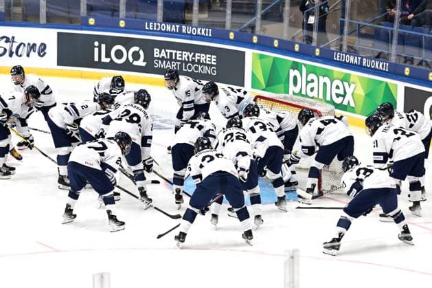 Sport Themen der Woche KW17 Sport Bilder des Tages xxkeikkaxx 20240425 Espoo Jääkiekon U18 MM-kisat Latvia - Suomi. Kuvassa Suomi valmiina aloittamaan MM-kisaurakkansa Tomi Natri All Over Press ***** 25th of April 2024 Espoo, Finland: Ice hockey, Eishockey U18 World Championship, WM, Weltmeisterschaft game Finland vs Latvia. Photo by Tomi Natri All Over Press 
