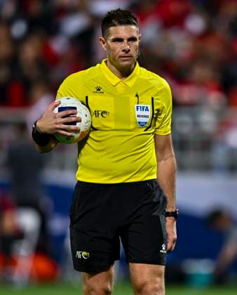South Korea v Indonesia - AFC U23 Asian Cup Quarter Final Referee Shaun Evans from Australia is officiating the AFC U23 Asian Cup Qatar 2024 quarter-final match between South Korea and Indonesia at Abdullah Bin Khalifa Stadium in Doha, Qatar, on April 25, 2024. DOHA Qatar  Copyright: xNoushadxThekkayilx originalFilename:varittyakkal-southkor240426_npGKL.jpg