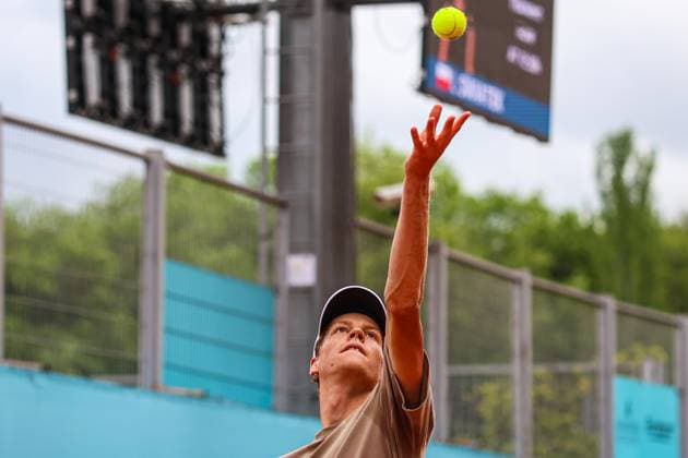 Sport Bilder des Tages Mutua Madrid Open 2024: Casper Ruud Vs Jannik Sinner in Spain - 26 Apr 2024 Jannik Sinner of Italy practice against Casper Ruud of Norway on Day Five of the Mutua Madrid Open 2024 tournament at La Caja Magica. Usera Spain Copyright: xMiguelxReisx xSOPAxImagesx Mutua Madrid Open MR -3253