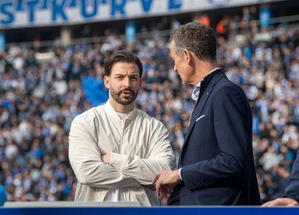Fussball, Herren, Saison 2023 2024, 2. Bundesliga (31. Spieltag), Hertha BSC - Hannover 96, v.l. Marvin Plattenhardt, Geschäftsführer Thomas E. Herrich (Hertha BSC), 26.04. 2024,