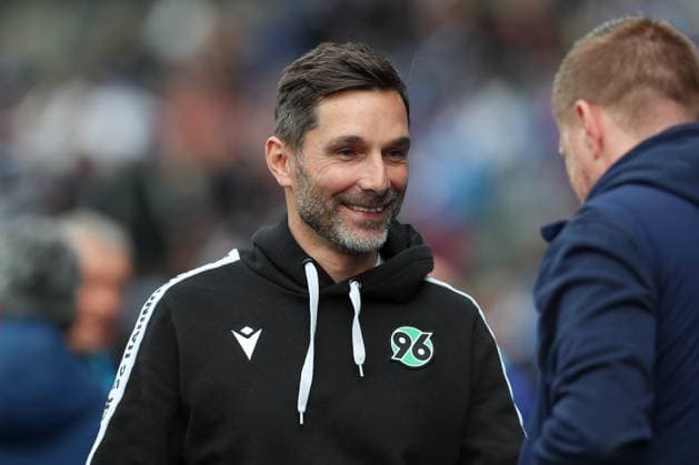 26.04.2024, xtgx, Fussball - 2.Bundesliga, Hertha BSC Berlin - Hannover 96 emspor, v.l. Stefan Leitl (Hannover, Trainer) (DFL DFB REGULATIONS PROHIBIT ANY USE OF PHOTOGRAPHS as IMAGE SEQUENCES and or QUASI-VIDEO) Berlin