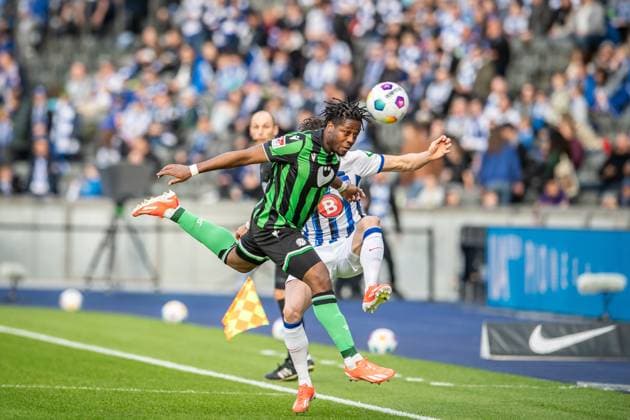 2. Fußball Bundesliga, Hertha BSC vs Hannover 96; Berlin, 26.04.2024 Bright Arrey Mbi (Hannover 96, 4) 2. Fußball Bundesliga, Hertha BSC vs Hannover 96, Olympiastadion, Berlin, 26.04.2024 DFL REGULATIONS PROHIBIT ANY USE OF PHOTOGRAPHS AS IMAGE SEQUENCES AND OR QUASI-VIDEO.