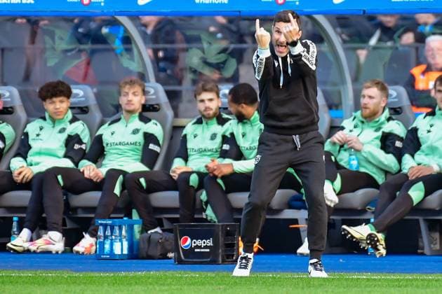 Fussball 2. Bundesliga, Hertha BSC - Hannover 96 26.04.2024,xdanx,Fussball 2. Bundesliga, Hertha BSC - Hannover 96, v.l. Stefan Leitl (Hannover 96 Trainer),gibt Anweisungen, gestikuliert mit den Armen, gesticulate, gives instructions (DFL DFB REGULATIONS PROHIBIT ANY USE OF PHOTOGRAPHS as IMAGE SEQUENCES and or QUASI-VIDEO) Foto: Daniel Lakomski Berlin Olympiastadion Berlin Berlin Deutschland (DE)