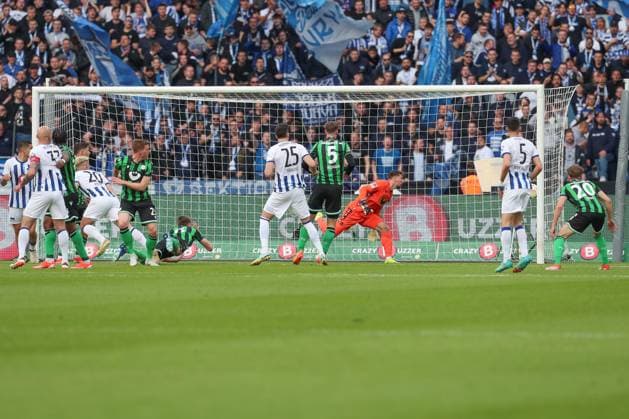 26.04.2024, xtgx, Fussball - 2.Bundesliga, Hertha BSC Berlin - Hannover 96 emspor, v.l. Tor zum 1:0 durch durch Marc Oliver Kempf (Hertha, 20) (DFL DFB REGULATIONS PROHIBIT ANY USE OF PHOTOGRAPHS as IMAGE SEQUENCES and or QUASI-VIDEO) Berlin