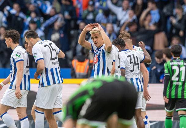 Fussball, Herren, Saison 2023 2024, 2. Bundesliga (31. Spieltag), Hertha BSC - Hannover 96, Marc Oliver Kempf (Hertha BSC) Jubel nach Tor zum 1:0, 26.04. 2024,