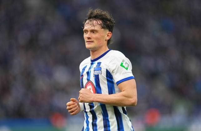 Fabian Reese (Hertha Berlin) schaut, 2. Bundesliga, Hertha BSC vs Hannover 96, Olympic Stadium am 26. April 2024 in Berlin, Deutschland. (Foto von Ulrik Pedersen DeFodi Images) Fabian Reese (Hertha Berlin) looks on, 2. Bundesliga, Hertha BSC vs Hannover 96, Olympic Stadium on April 26, 2024 in Berlin, Germany. (Photo by Ulrik Pedersen DeFodi Images) DFB DFL REGULATIONS PROHIBIT ANY USE OF PHOTOGRAPHS AS IMAGE SEQUENCES AND OR QUASI-VIDEO. Defodi-659_191446+01000560