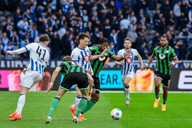 Fussball 2. Bundesliga, Hertha BSC - Hannover 96 26.04.2024,xdanx,Fussball 2. Bundesliga, Hertha BSC - Hannover 96, v.l. Pascal Klemens (Hertha BSC 41),Max Christiansen (Hannover 96 13),Fabian Reese (Hertha BSC 11),Bright Arrey-Mbi (Hannover 96 4),Zweikampf, Duell, Kampf, tackle (DFL DFB REGULATIONS PROHIBIT ANY USE OF PHOTOGRAPHS as IMAGE SEQUENCES and or QUASI-VIDEO) Foto: Daniel Lakomski Berlin Olympiastadion Berlin Berlin Deutschland (DE)