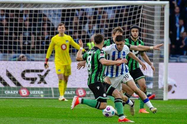 Fussball 2. Bundesliga, Hertha BSC - Hannover 96 26.04.2024,xdanx,Fussball 2. Bundesliga, Hertha BSC - Hannover 96, v.l. Enzo Leopold (Hannover 96 8),Ibrahim Maza (Hertha BSC 30),Zweikampf, Duell, Kampf, tackle (DFL DFB REGULATIONS PROHIBIT ANY USE OF PHOTOGRAPHS as IMAGE SEQUENCES and or QUASI-VIDEO) Foto: Daniel Lakomski Berlin Olympiastadion Berlin Berlin Deutschland (DE)