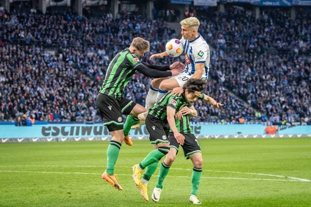 2. Fußball Bundesliga, Hertha BSC vs Hannover 96; Berlin, 26.04.2024 Phil Neumann (Hannover 96, 5), Marc Oliver Kempf (Hertha BSC, 20) 2. Fußball Bundesliga, Hertha BSC vs Hannover 96, Olympiastadion, Berlin, 26.04.2024 DFL REGULATIONS PROHIBIT ANY USE OF PHOTOGRAPHS AS IMAGE SEQUENCES AND OR QUASI-VIDEO.