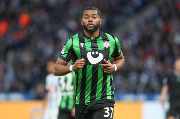 26.04.2024, xtgx, Fussball - 2.Bundesliga, Hertha BSC Berlin - Hannover 96 emspor, v.l. Brooklyn Ezeh (Hannover, 4) (DFL DFB REGULATIONS PROHIBIT ANY USE OF PHOTOGRAPHS as IMAGE SEQUENCES and or QUASI-VIDEO) Berlin