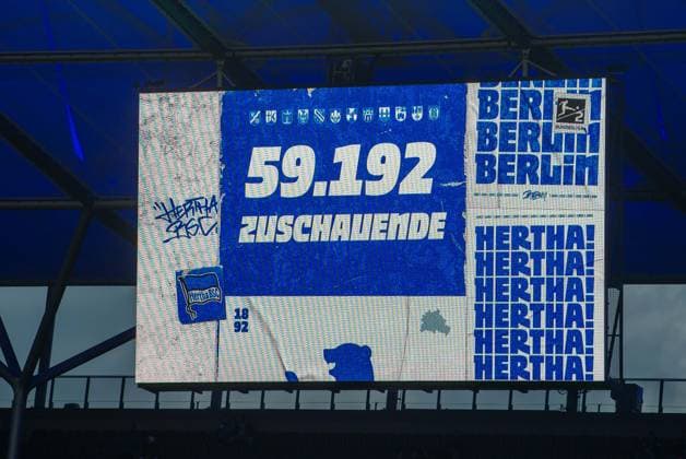 Fussball, Herren, Saison 2023 2024, 2. Bundesliga (31. Spieltag), Hertha BSC - Hannover 96, Anzeigetafel mit Zuschauerzahl: 59192, 26.04. 2024,