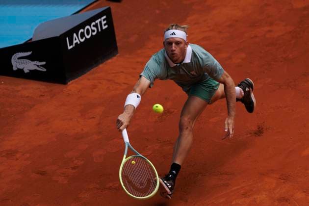 MADRID, SPAIN - APRIL 26:Alejandro Davidovich returns the ball against Juncheng Shang during their match on Day 5 of the Mutua Madrid Open at Caja Magica Stadium in Madrid. ONLYxEDITORIALxUSAGE  (251343656)