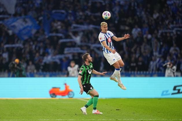 Marc Oliver Kempf (Hertha Berlin) Köpfe, 2. Bundesliga, Hertha BSC vs Hannover 96, Olympic Stadium am 26. April 2024 in Berlin, Deutschland. (Foto von Ulrik Pedersen DeFodi Images) Marc Oliver Kempf (Hertha Berlin) heads, 2. Bundesliga, Hertha BSC vs Hannover 96, Olympic Stadium on April 26, 2024 in Berlin, Germany. (Photo by Ulrik Pedersen DeFodi Images) DFB DFL REGULATIONS PROHIBIT ANY USE OF PHOTOGRAPHS AS IMAGE SEQUENCES AND OR QUASI-VIDEO. Defodi-659_201927+01000650