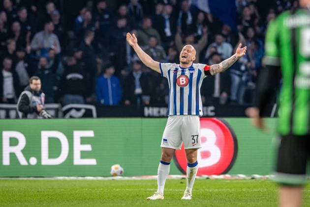 2. Fußball Bundesliga, Hertha BSC vs Hannover 96; Berlin, 26.04.2024 Toni Leistner (Hertha BSC, 37) frustriert 2. Fußball Bundesliga, Hertha BSC vs Hannover 96, Olympiastadion, Berlin, 26.04.2024 DFL REGULATIONS PROHIBIT ANY USE OF PHOTOGRAPHS AS IMAGE SEQUENCES AND OR QUASI-VIDEO.