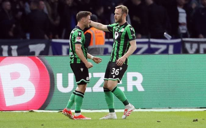 Enzo Leopold jubelt nach 1:1 Ausgleich mit Cedric Teuchert Freude Emotion Jubel Fußball Fussball DFL 2.Bundesliga Herren 31.Spieltag Saison 2023 2024 26.04.2024 Hertha BSC Berlin vs. Hannover 96 DFL regulations prohibit any use of photographs as image sequences and or quasi-video