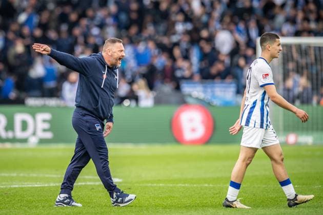 Sport Bilder des Tages 2. Fußball Bundesliga, Hertha BSC vs Hannover 96; Berlin, 26.04.2024 Pal Dardai (Trainer Hertha BSC), Ibrahim Maza (Hertha BSC, 30) 2. Fußball Bundesliga, Hertha BSC vs Hannover 96, Olympiastadion, Berlin, 26.04.2024 DFL REGULATIONS PROHIBIT ANY USE OF PHOTOGRAPHS AS IMAGE SEQUENCES AND OR QUASI-VIDEO.