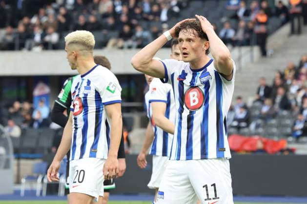 DEU, DFL, 2. FBL, Hertha BSC vs. Hannover 96, 26.04.2024, Berliner Olympiastadion, Berlin, DEU, DFL, 2. FBL, Hertha BSC vs. Hannover 96, im Bild Fabian Reese (Hertha BSC Berlin 11), Marc-Oliver Kempf (Hertha BSC Berlin 20) DFL - regulations prohibit any use of Photographs as image sequences and or quasi-video Foto: Juergen Engler nordphoto GmbH