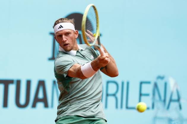 April 26, 2024, Madrid, Madrid, SPAIN: Alejandro Davidovich of Spain in action against Juncheng Shang of China during the Mutua Madrid Open 2024, ATP, Tennis Herren Masters 1000 and WTA, Tennis Damen 1000, tournament celebrated at Caja Magica on April 26, 2024 in Madrid, Spain. Madrid SPAIN - ZUMAa181 20240426_zaa_a181_141 Copyright: xIrinaxR.xHipolitox