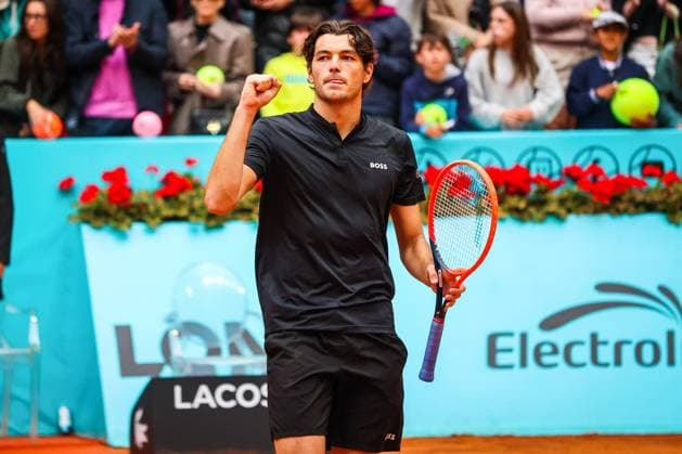 April 26, 2024, Madrid, Spain: Taylor Fritz of the USA plays against Luciano Darderi of Italy on Day Five of the Mutua Madrid Open 2024 tournament at La Caja Magica. Taylor Fritz won against Luciano Darderi 7-6, 6-4 Madrid Spain - ZUMAs197 20240426_aaa_s197_210 Copyright: xMiguelxReisx