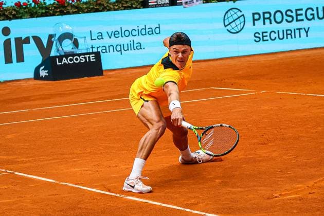 Sport Bilder des Tages April 26, 2024, Madrid, Spain: Holger Rune of Denmark plays against Mariano Navone of Argentina on Day Five of the Mutua Madrid Open 2024 tournament at La Caja Magica. Holger Rune won against Mariano Navone 5-7, 7-6, 6-4 Madrid Spain - ZUMAs197 20240426_aaa_s197_215 Copyright: xMiguelxReisx