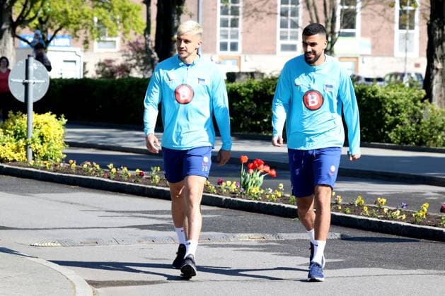 DEU, DFL, 2. FBL Hertha BSC, Training, 27.04.2024, Sportforum, Berlin, DEU, DFL, 2. FBL Hertha BSC, Training, im Bild Marc-Oliver Kempf (Hertha BSC Berlin 20), Aymen Barkok (Hertha BSC Berlin 18) DFL - regulations prohibit any use of Photographs as image sequences and or quasi-video Foto: Juergen Engler nordphoto GmbH *** DEU, DFL, 2 FBL Hertha BSC, Training, 27 04 2024, Sportforum, Berlin, DEU, DFL, 2 FBL Hertha BSC, Training, in the picture Marc Oliver Kempf Hertha BSC Berlin 20 , Aymen Barkok Hertha BSC Berlin 18 DFL regulations prohibit any use of Photographs as image sequences and or quasi video Foto Juergen Engler nordphoto GmbH nordphotoxGmbHx xEngler nph00076