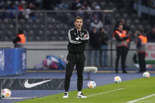 26.04.2024, xtgx, Fussball 2. Bundesliga, Hertha BSC - Hannover 96 emspor, v.l. Stefan Leitl (Hannover, Trainer) (DFL DFB REGULATIONS PROHIBIT ANY USE OF PHOTOGRAPHS as IMAGE SEQUENCES and or QUASI-VIDEO) Berlin *** 26 04 2024, xtgx, Soccer 2 Bundesliga, Hertha BSC Hannover 96 emspor, v l Stefan Leitl Hannover, Trainer DFL DFB REGULATIONS PROHIBIT ANY USE OF PHOTOGRAPHS as IMAGE SEQUENCES and or QUASI VIDEO Berlin