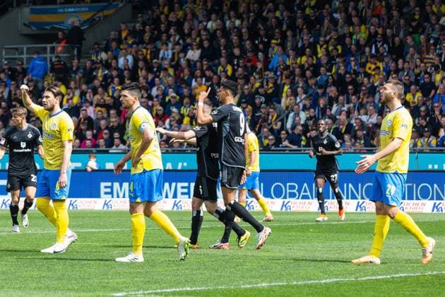 Fußball I Herren I Saison 2023-2024 I 2. Bundesliga I 31. Spieltag I Eintracht Braunschweig - Hamburger SV I 27.04.2024 Robert Glatzel (9, Hamburger SV) feiert das 0:1. Braunschweig Eintracht-Stadion Niedersachsen Deutschland