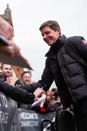 Oliver Glasner, manager of Crystal Palace signs autographs ahead of the Premier League match between Fulham and Crystal Palace at Craven Cottage, London, England on 27 April 2024. Copyright: xGrantxWinterx 40710019