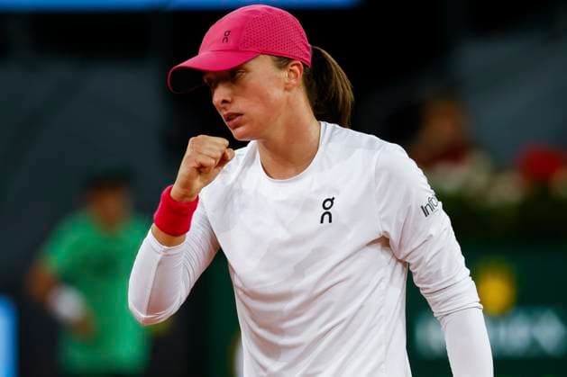 April 27, 2024, Madrid, Madrid, SPAIN: Iga Swiatek of Poland celebrates a point against Sorana Cirstea of Romania during the Mutua Madrid Open 2024, ATP, Tennis Herren Masters 1000 and WTA, Tennis Damen 1000, tournament celebrated at Caja Magica on April 27, 2024 in Madrid, Spain. Madrid SPAIN - ZUMAa181 20240427_zaa_a181_010 Copyright: xIrinaxR.xHipolitox