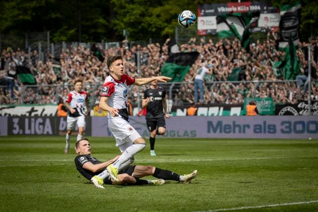 3. Liga: FC Viktoria Köln - Preußen Münster, 27.04.2024 Malek El Mala (FC Viktoria Köln, 22) vergibt eine Großchance ; Köln, 27.04.2024, 35. Spieltag der 3. Fußball-Liga: FC Viktoria Köln - Preußen Münster im Sportpark Höhenberg in Köln. Die DFL-Bestimmungen verbieten die Verwendung von Fotografien als Bildsequenzen und oder Quasi-Videos. Copyright: xBEAUTIFULxSPORTS AxelxKohringx