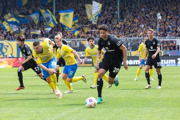 Fußball I Herren I Saison 2023-2024 I 2. Bundesliga I 31. Spieltag I Eintracht Braunschweig - Hamburger SV I 27.04.2024 Andras Nemeth (20, Hamburger SV) am Ball. Braunschweig Eintracht-Stadion Niedersachsen Deutschland