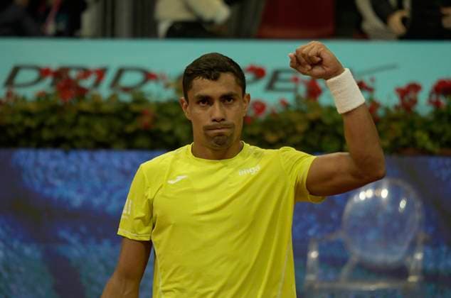 Mutua Madrid Open - Day Five Lorenzo Sonego of Italy is in action during the 2024 ATP, Tennis Herren Tour Madrid Open tennis tournament at Caja Magica in Madrid, Spain, on April 27, 2024. Madrid Spain  Copyright: xJuanxCarlosxLucasx originalFilename:lucas-notitle240427_npyzu.jpg
