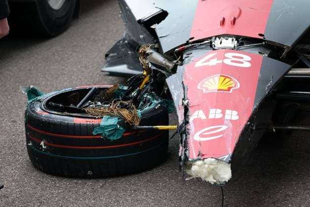 Sport Themen der Woche KW17 beschädigte Frontpartie am Mahindra Gen3 Rennwagen von Edoardo Mortara, FIA Formel E Weltmeisterschaft, Saison 10, Monaco E- Prix, 27.04.2024, Unfall im Rennen *** Damaged front end of Edoardo Mortaras Mahindra Gen3 racing car, FIA Formula E World Championship, Season 10, Monaco E Prix, 27 04 2024, accident in race