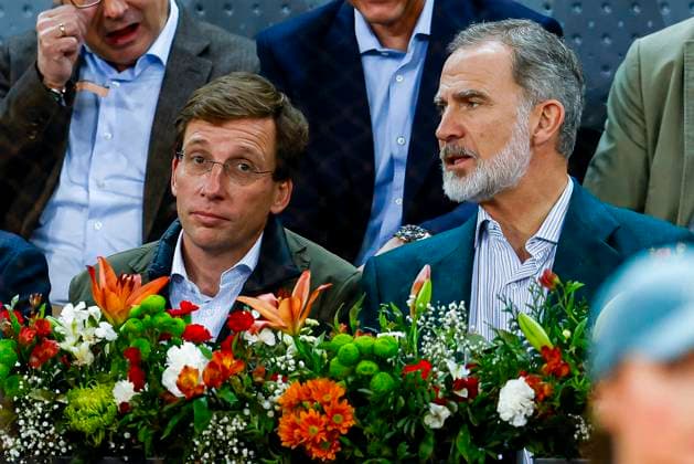 April 27, 2024, Madrid, Madrid, SPAIN: Jose Luis Martinez-Almeida, Mayor of Madrid, and King Felipe VI of Spain are seen during the match between Rafael Nadal of Spain and Alex de Minaur of Australia during the Mutua Madrid Open 2024, ATP, Tennis Herren Masters 1000 and WTA, Tennis Damen 1000, tournament celebrated at Caja Magica on April 27, 2024 in Madrid, Spain. Madrid SPAIN - ZUMAa181 20240427_zaa_a181_022 Copyright: xIrinaxR.xHipolitox