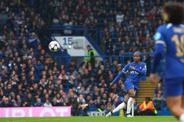 Chelsea v Barcelona Women 27 April 2024, London- UEFA Women™s Champions League, Semi-Final, Second Leg - Chelsea v Barcelona Women - Kadeisha Buchanan of Chelsea in front of a full house at Stamford Bridge - Photo: Charlotte Wilson Offside. London UK Copyright: xCharlottexWilsonx xOffsidexOffside