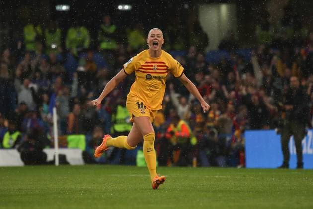 Fridolina Rolfö of Barcelona Women scores from the penalty spot to make the score 0-2 and celebrates during the Womens Champions League Semi Final Second Leg match between Chelsea Women and Barcelona Women at Stamford Bridge, London, England on 27 April 2024. Copyright: xKenxSparksx 40730003