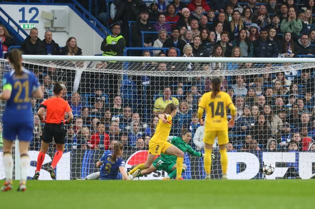 27th April 2024; Stamford Bridge, London, England: UEFA Womens Champions League Football, Semi Final, Second Leg, Chelsea versus Barcelona; The effort of Sjoeke Nusken of Chelsea hits the post and go wide.  ActionPlus12635718 KatiexChan