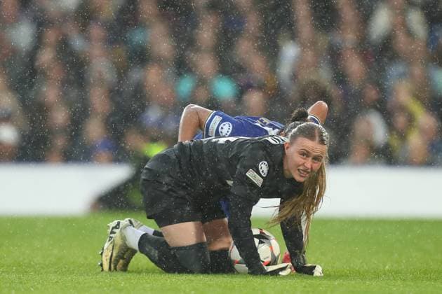 27th April 2024; Stamford Bridge, London, England: UEFA Womens Champions League Football, Semi Final, Second Leg, Chelsea versus Barcelona; goalkeeper Hannah Hampton of Chelsea takes a breath after colliding with Salma Paralluelo of Barcelona.  ActionPlus12635724 KatiexChan