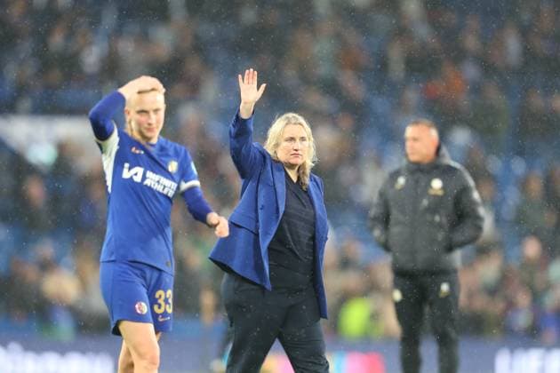 27th April 2024; Stamford Bridge, London, England: UEFA Womens Champions League Football, Semi Final, Second Leg, Chelsea versus Barcelona; Chelsea manager Emma Hayes thanking the fans after the match.  ActionPlus12635747 KatiexChan