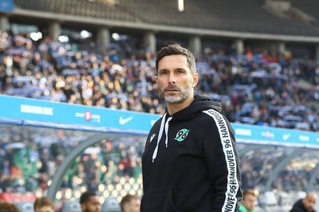 26.04.2024, xtgx, Fussball 2. Bundesliga, Hertha BSC - Hannover 96 emspor, v.l. Stefan Leitl (Hannover, Trainer) (DFL DFB REGULATIONS PROHIBIT ANY USE OF PHOTOGRAPHS as IMAGE SEQUENCES and or QUASI-VIDEO) Berlin *** 26 04 2024, xtgx, Soccer 2 Bundesliga, Hertha BSC Hannover 96 emspor, v l Stefan Leitl Hannover, Trainer DFL DFB REGULATIONS PROHIBIT ANY USE OF PHOTOGRAPHS as IMAGE SEQUENCES and or QUASI VIDEO Berlin