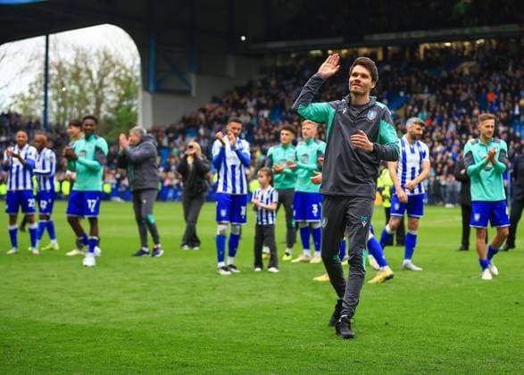 Sheffield Wednesday Manager Danny Rohl waves to fans at full time Sheffield Wednesday v West Bromwich Albion, EFL Sky Bet Championship, Football, Hillsborough, Sheffield, UK - 27 Apr 2024 EDITORIAL USE ONLY No use with unauthorised audio, video, data, fixture lists, club league logos or live services. Online in-match use limited to 120 images, no video emulation. No use in betting, games or single club league player publications. Copyright: xMarkxKerton Shutterstockx 14451131ec
