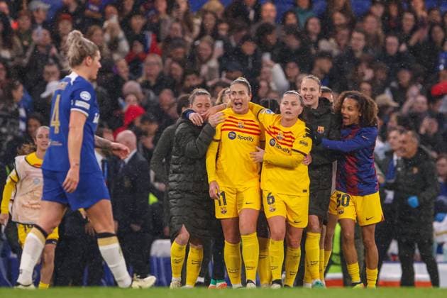 Chelsea Women v FC Barcelona, Barca Women UEFA Womens Champions League FC Barcelona Women players celebrate after the UEFA Womens Champions League Semi-final Second Leg match at Stamford Bridge, London Copyright: xChrisxMyattx FIL-20094-0083 UK Newspapers OUT