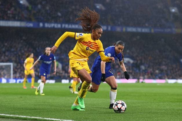 Chelsea v Barcelona Women 27 April 2024, London- UEFA Women™s Champions League, Semi-Final, Second Leg - Chelsea v Barcelona Women - Salma Paralluelo of Barcelona an Fran Kirby of Chelsea - Photo: Charlotte Wilson Offside. London UK Copyright: xCharlottexWilsonx xOffsidexOffside