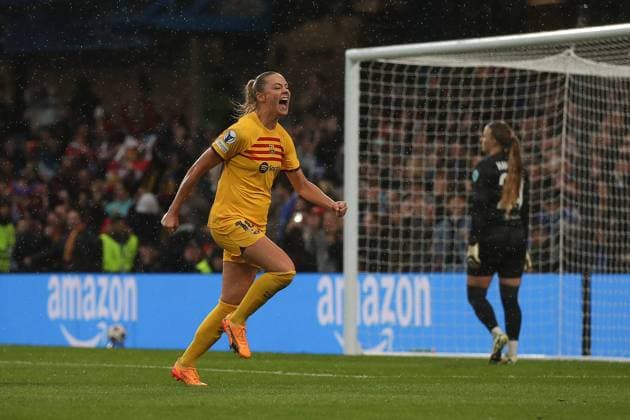Fridolina Rolfö of Barcelona Women scores from the penalty spot to make the score 0-2 and celebrates during the Womens Champions League Semi Final Second Leg match between Chelsea Women and Barcelona Women at Stamford Bridge, London, England on 27 April 2024. Copyright: xKenxSparksx 40730014