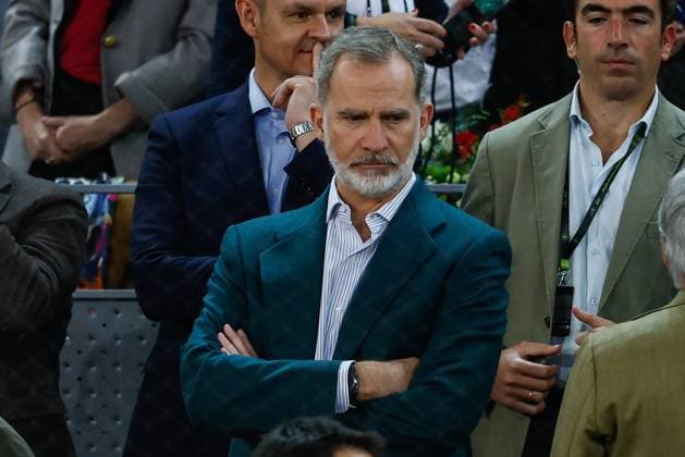 April 27, 2024, Madrid, Madrid, SPAIN: King Felipe VI of Spain looks on during the match between Rafael Nadal of Spain and Alex de Minaur of Australia during the Mutua Madrid Open 2024, ATP, Tennis Herren Masters 1000 and WTA, Tennis Damen 1000, tournament celebrated at Caja Magica on April 27, 2024 in Madrid, Spain. Madrid SPAIN - ZUMAa181 20240427_zaa_a181_178 Copyright: xIrinaxR.xHipolitox