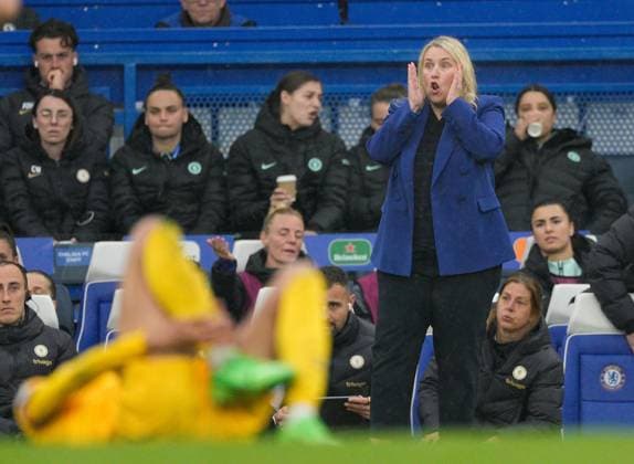 Chelsea manager Emma Hayes reacts Chelsea Women v Barcelona Women, UEFA Women s CHampions League, Semi-final, Second Leg, Football, Stamford Bridge, London, UK - 27 Apr 2024  Copyright: xDavexShopland Shutterstockx 14451602u