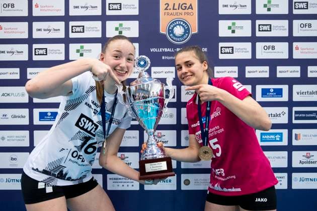 2. Bundesliga Frauen Pro: Schwarz-Weiss Erfurt vs. Stralsunder Wildcats; 27.04.2024 Tabea-Éliane Dreiack ( 16; Schwarz-Weiss Erfurt) und Mia Mercedes Kettner ( 15; Schwarz-Weiss Erfurt) (rechts) 2. Bundesliga Frauen Pro: Schwarz-Weiss Erfurt vs. Stralsunder Wildcats; Riethsporthalle Erfurt; 27.04.2024 Copyright: xBEAUTIFULxSPORTS Duehringx