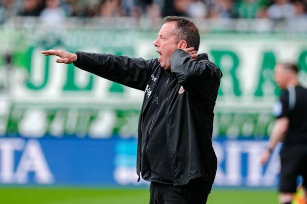 Markus Kauczinski (SV Wehen Wiesbaden, Trainer) Gestik, Mimik, Emotionen, GER, SV Wehen Wiesbaden vs. SpVgg Greuther Fuerth, Fussball, 2. Bundesliga, 31. Spieltag, Spielzeit 2023 2024, 28.04.2024 DFL REGULATIONS PROHIBIT ANY USE OF PHOTOGRAPHS AS IMAGE SEQUENCES AND OR QUASI-VIDEO GER, SV Wehen Wiesbaden vs. SpVgg Greuther Fuerth, Fussball, 2. Bundesliga, 31. Spieltag, Spielzeit 2023 2024, 28.04.2024 Wiesbaden *** Markus Kauczinski SV Wehen Wiesbaden, Coach gestures, facial expressions, emotions, GER, SV Wehen Wiesbaden vs SpVgg Greuther Fuerth, Soccer, 2 Bundesliga, Matchday 31, Season 2023 2024, 28 04 2024 DFL REGULATES PROHIBIT ANY USE OF PHOTOGRAPHS AS IMAGE SEQUENCES AND OR QUASI VIDEO GER, SV Wehen Wiesbaden vs SpVgg Greuther Fuerth, Football, 2 Bundesliga, Matchday 31, Season 2023 2024, 28 04 2024 Wiesbaden Copyright: xEibner-Pressefoto FlorianxWieganx EP_FWD
