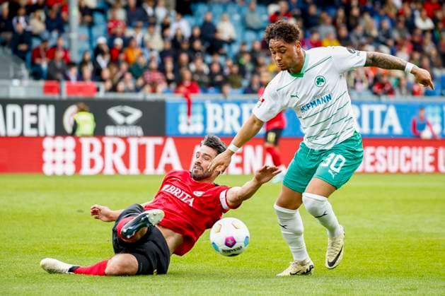28.04.2024, xavx, Fussball 2.Bundesliga, SV Wehen Wiesbaden - SpVgg Greuther Fuerth emspor, v.l. Sascha Mockenhaupt (SV Wehen Wiesbaden), Armindo Sieb (SpVgg Greuther Fürth) (DFL DFB REGULATIONS PROHIBIT ANY USE OF PHOTOGRAPHS as IMAGE SEQUENCES and or QUASI-VIDEO) Wiesbaden